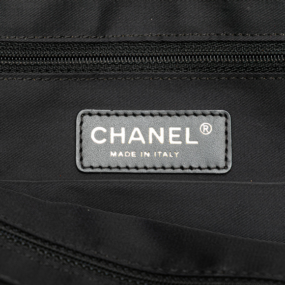 Pre-Loved Chanel New Travel Line Nylon Tote - Picture 5 of 12